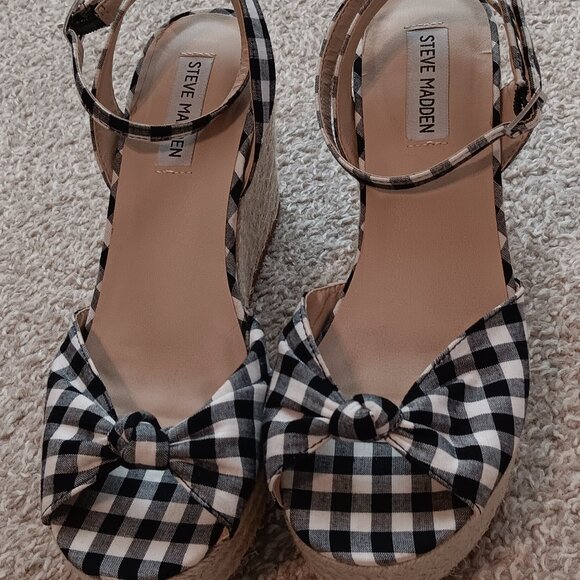 Steve Madden Shoes - Steve Madden black and white sandal heels
